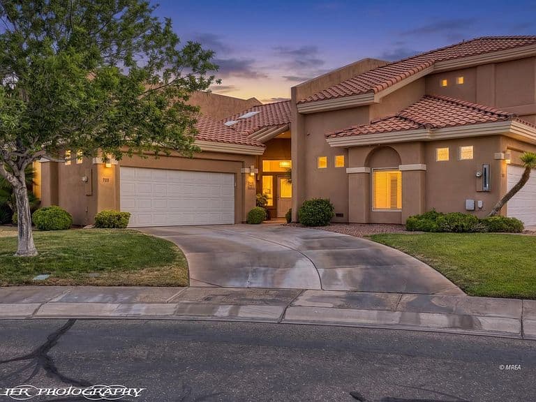 725 Ventana Cir photo 1
