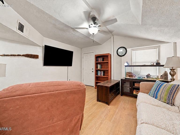 211 W Northern Avenue photo 2
