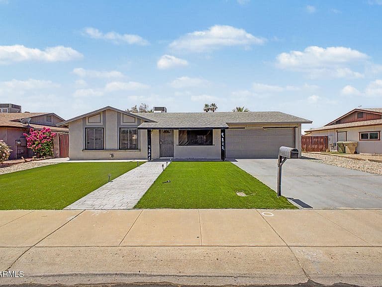 9822 N 47TH Drive photo 1