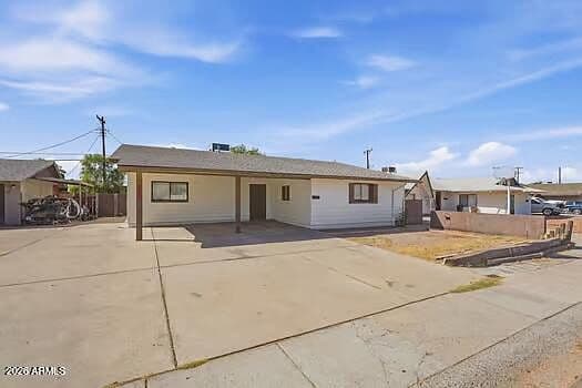 5147 W EARLL Drive photo 3