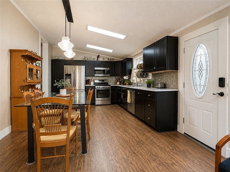 46 Bridlewood Dr photo 3
