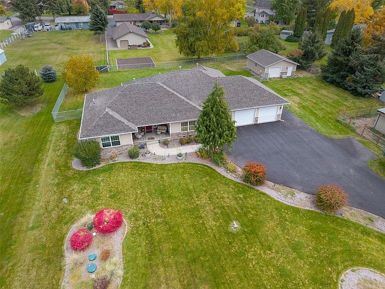 2292 Bald Eagle Close photo 1