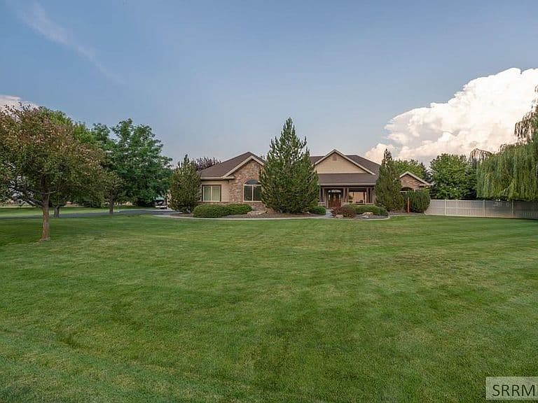 1638 N Romantica Dr photo 5