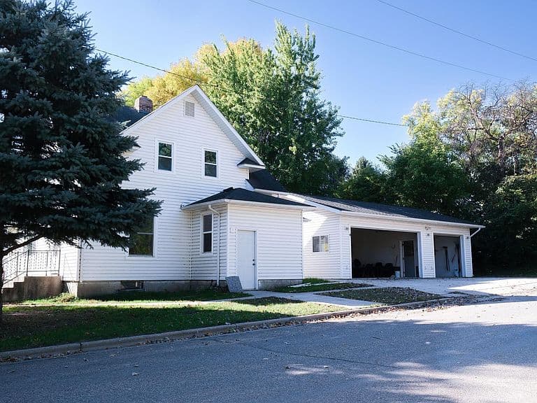 302 Ash St photo 1