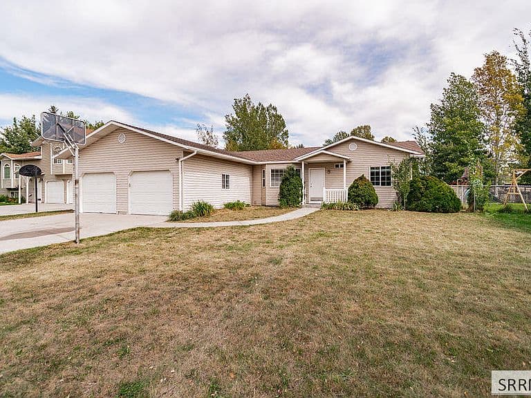 256 Susan Dr photo 1