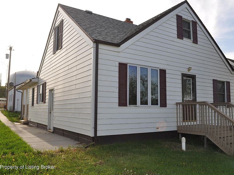 105 7th Ave W photo 1