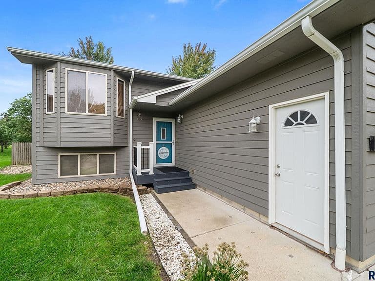 1135 Sunset Dr photo 2