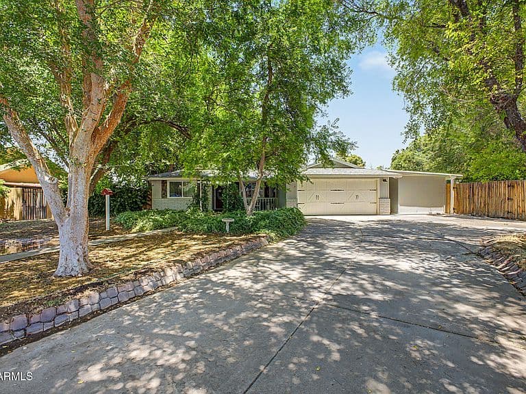 414 E HARVARD Avenue photo 1