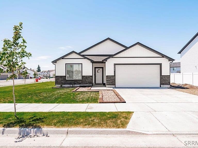 1098 Ashlyn Way photo 1