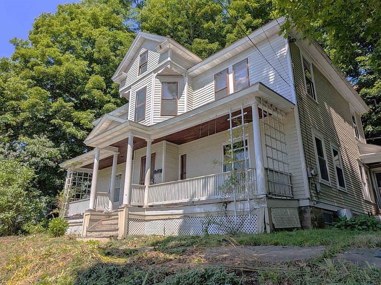 207 Elliot Street photo 5
