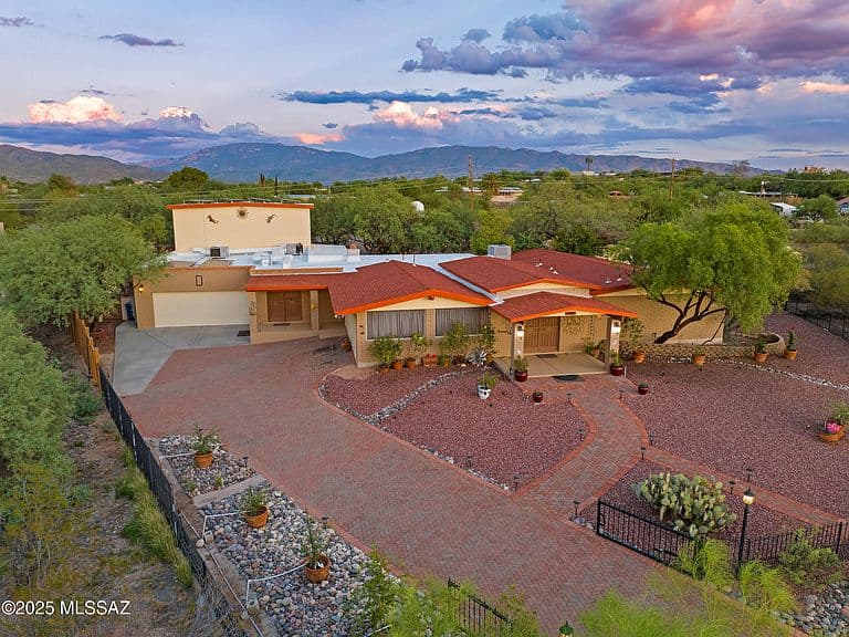 10680 E Camino Tesote Pl photo 1