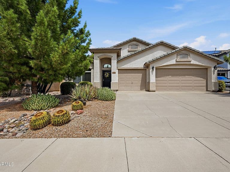 912 E JULIE Avenue photo 1