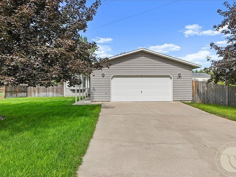 245 Sahara Dr photo 2