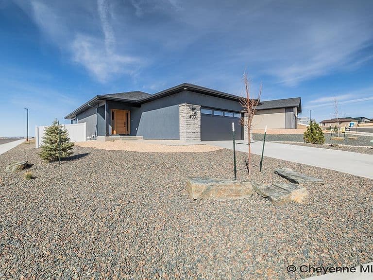 4024 Saddleback Ln photo 1