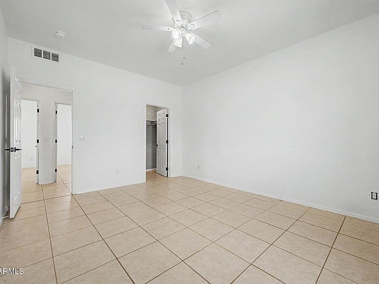 30830 W LATHAM Street photo 5