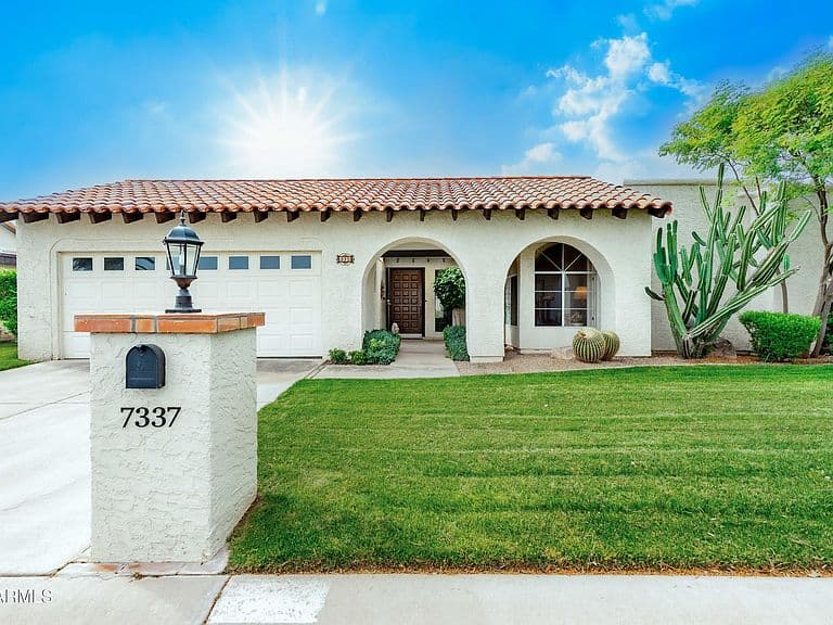 7337 E MONTEBELLO Avenue photo 1