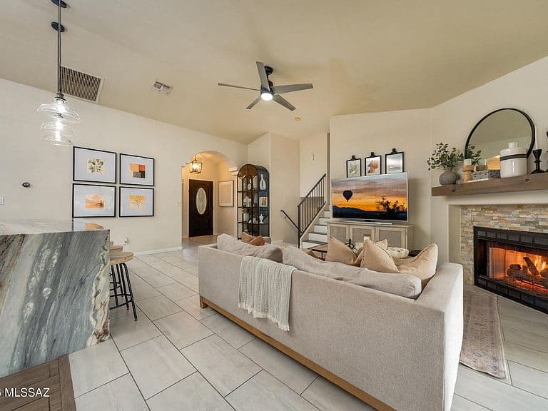 3747 N Sabino Ridge Pl photo 3