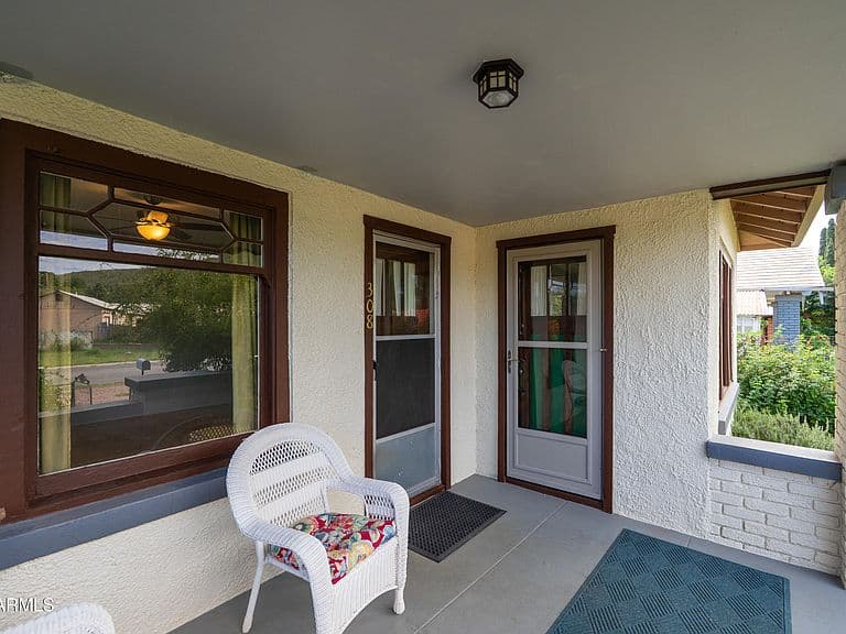 308 Douglas Street photo 5