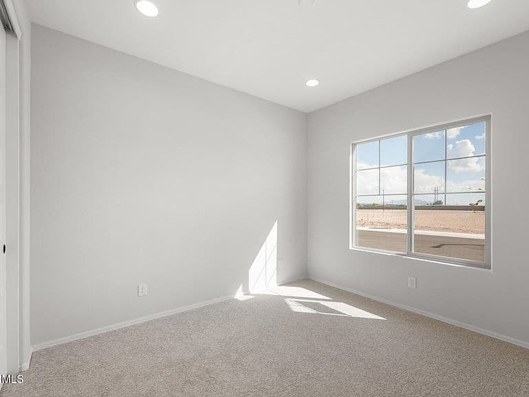 6610 W BANKS Way photo 3