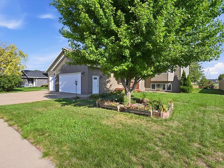 506 Laura St photo 4