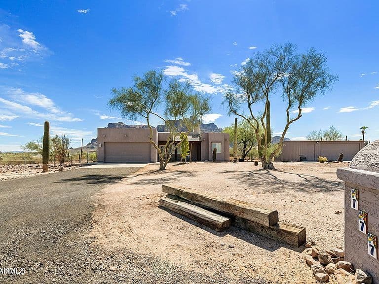 1775 N MOUNTAIN VIEW Road photo 1