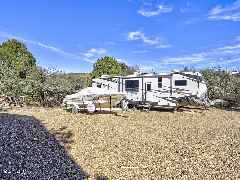 2509 Redbud Ln photo 2