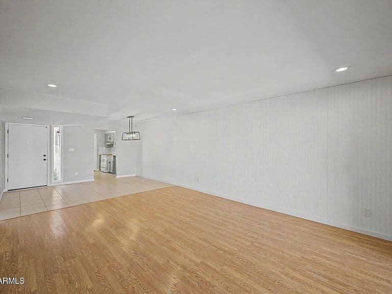 5308 S LA ROSA Drive photo 3