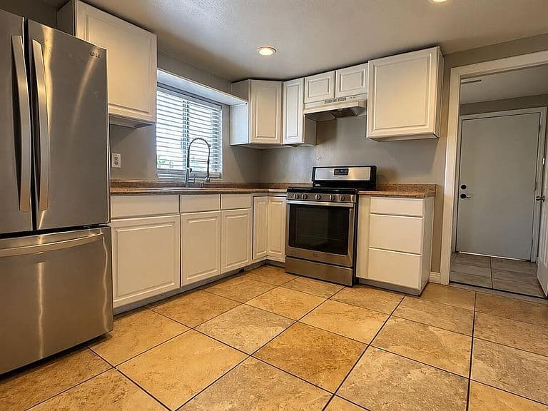 1048 N 27TH Place photo 5