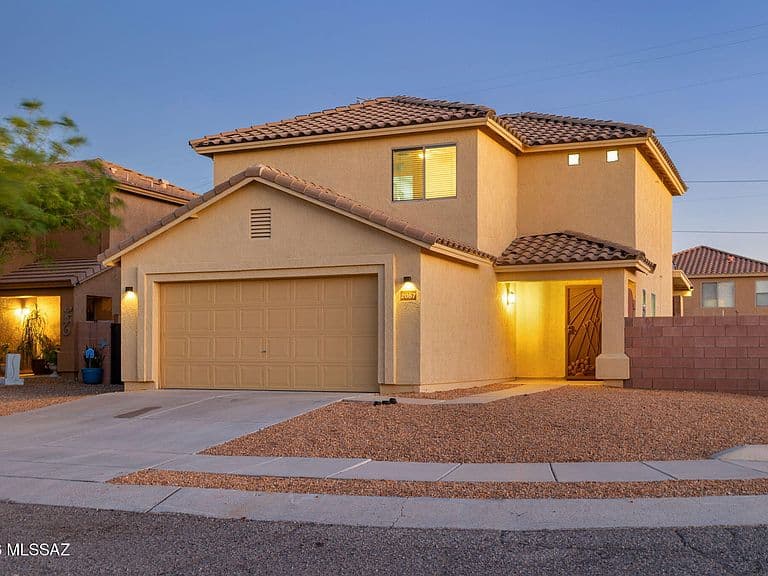 2067 W Silver Grass Pl photo 1