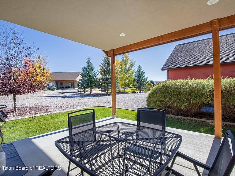 31 Pinyon St photo 2