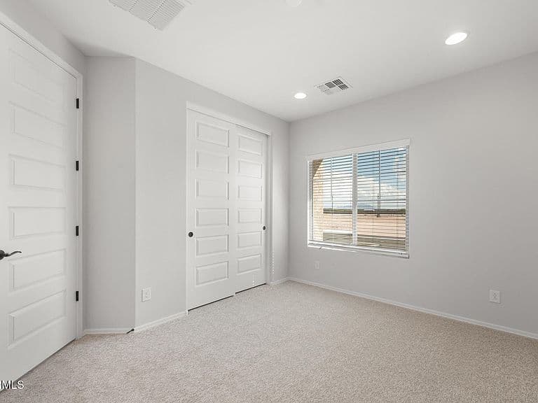 6610 W BANKS Way photo 2