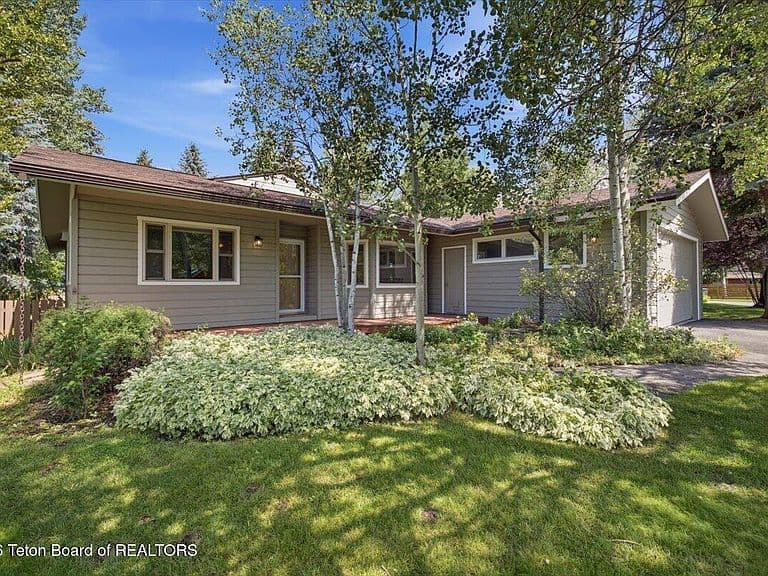 1065 W Brahma Dr photo 2