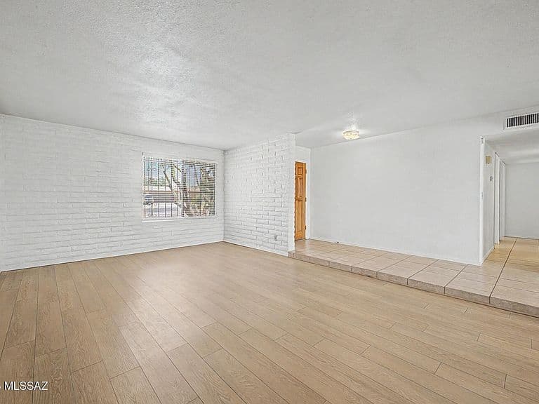 875 W Calle Dadivoso photo 4