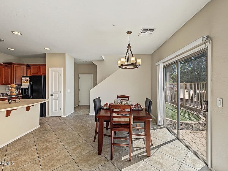1657 E ELGIN Street photo 5