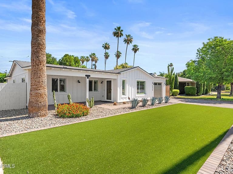 3430 E MONTEROSA Street photo 2