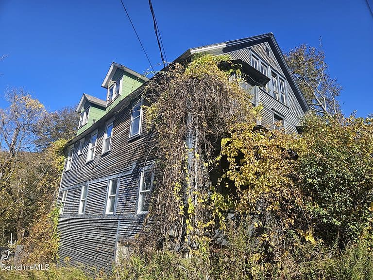 301 W Main St photo 5