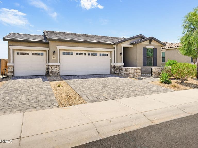 24215 W WHYMAN Avenue photo 1