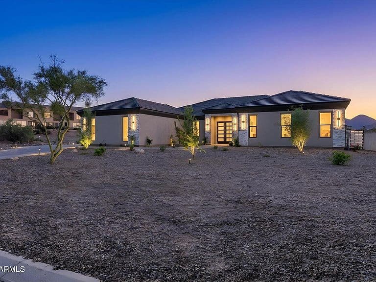 11052 N Indigo Drive photo 1