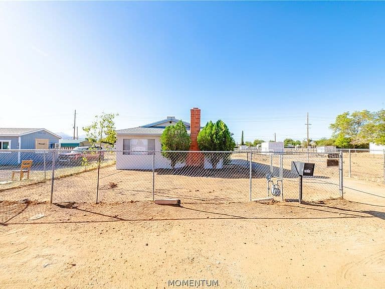 2630 E Devlin Avenue photo 3