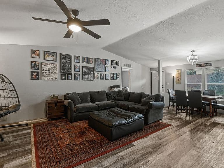 1020 W Summit St photo 5