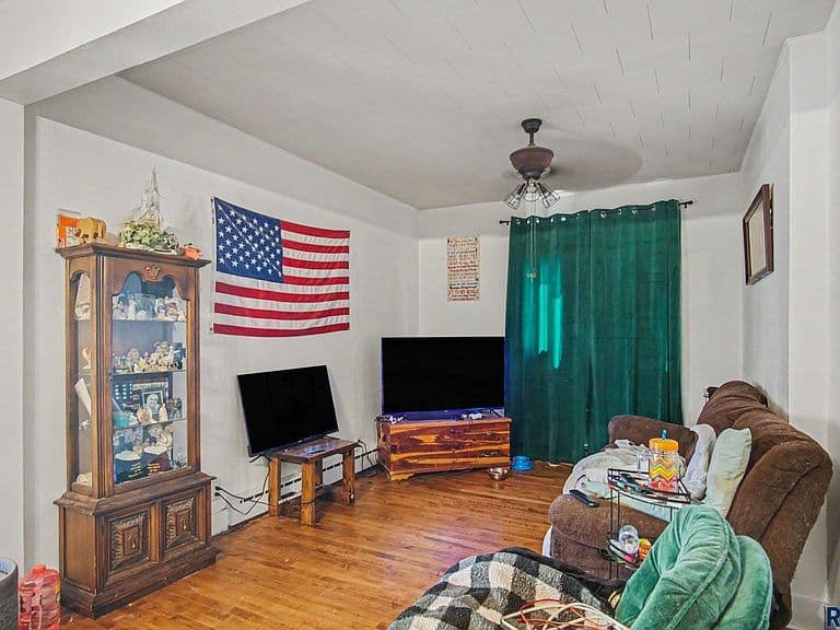 831 N Nebraska St photo 3