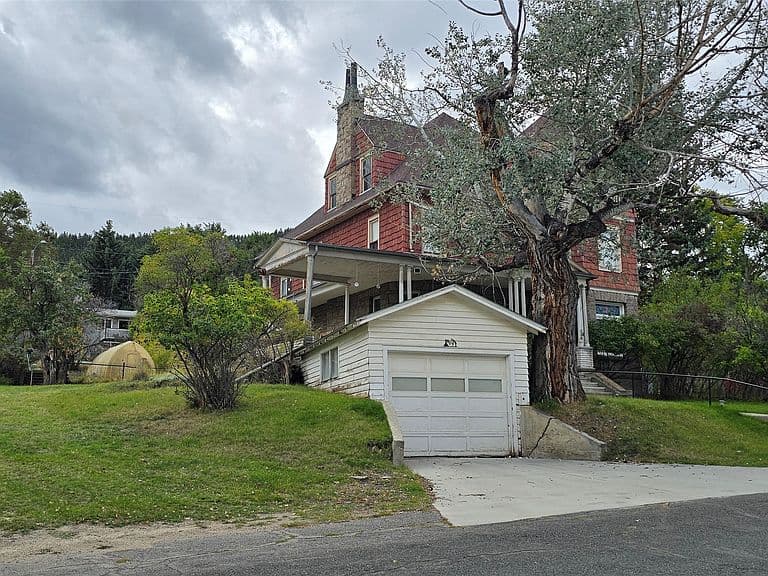 909 Flowerree St photo 3