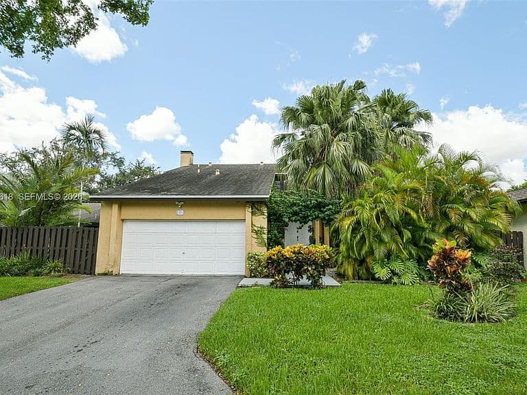 11624 SW 135th Pl photo 2