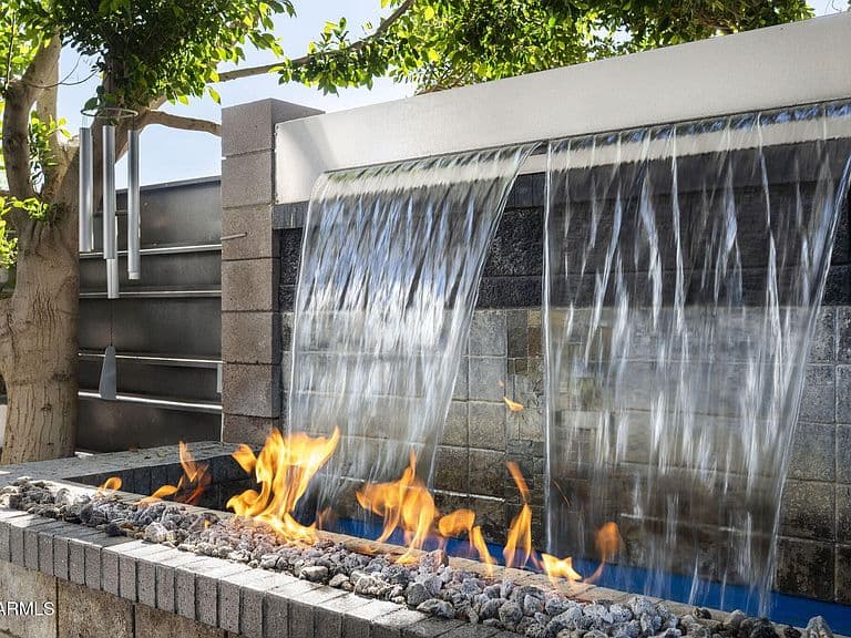 8614 E Berridge Ln photo 5