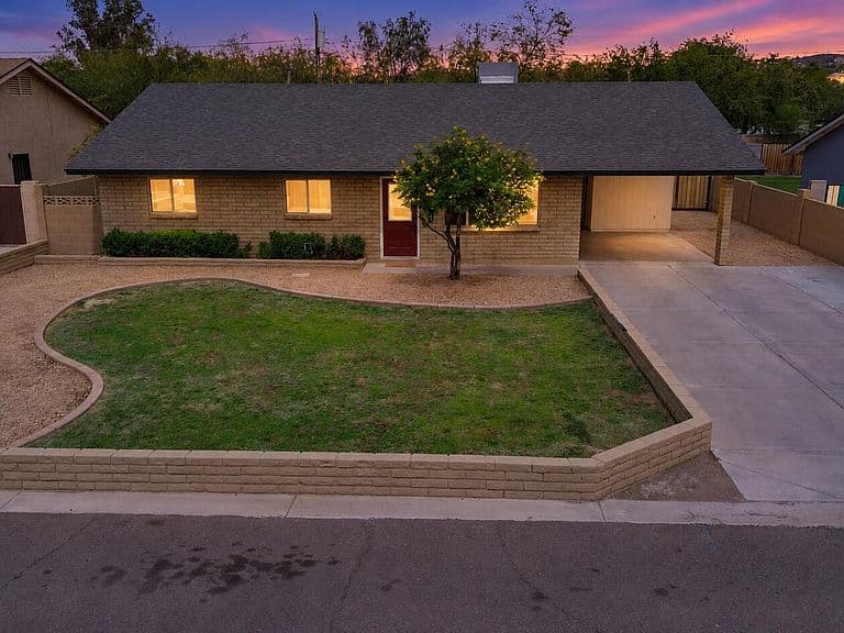 13829 N 10TH Place photo 3