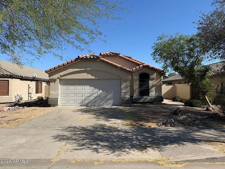 16214 W LATHAM Street photo 1