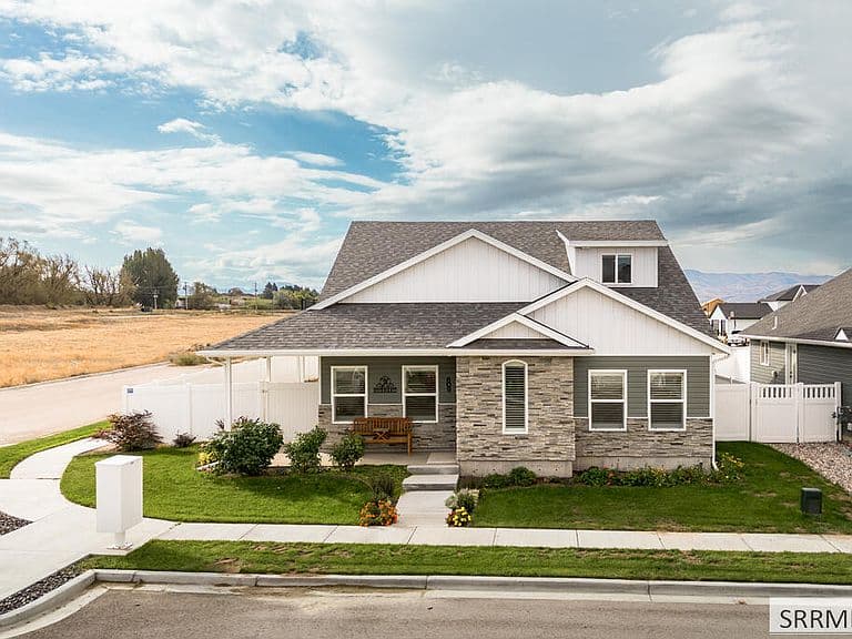 609 Aurora Blvd photo 2