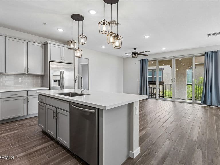 155 N LAKEVIEW Boulevard #258 photo 3