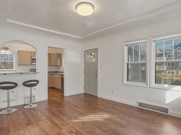 1529 Stoddard St photo 3