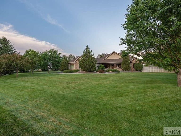 1638 N Romantica Dr photo 4